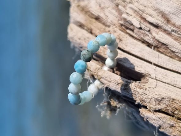 WOW: Larimar-Ring , facettiert und elastisch