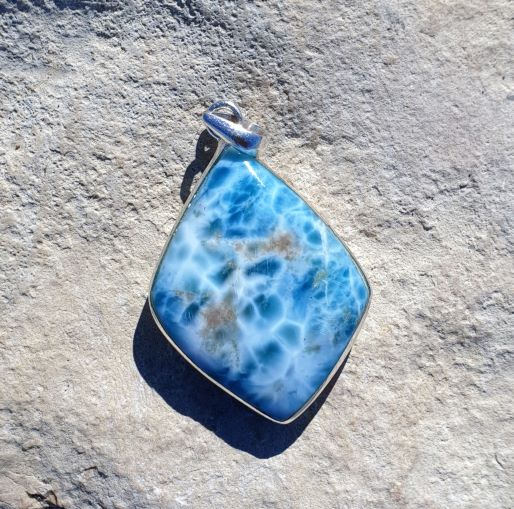 Larimar Anhänger, " der mit den Punkten",   beidseitig tragbar -VERKAUFT -