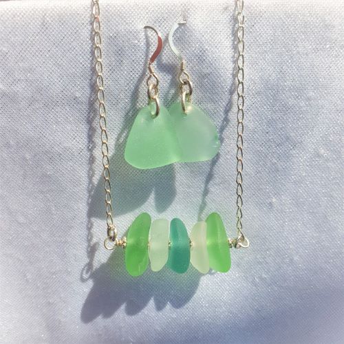 Seeglas-Collier in schimmernden Meeresfarben - VERKAUFT -
