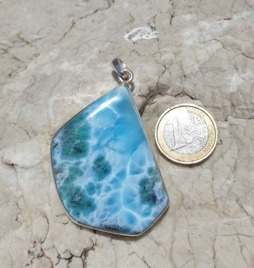 Großer beidseitig tragbarer Larimar Anhänger      