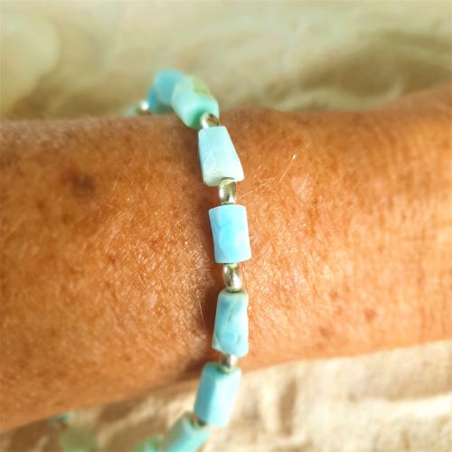 Larimar-Armband mit Silberelementen, elastisch
