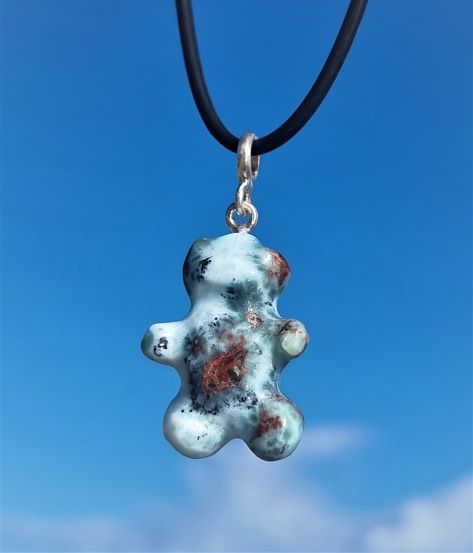 Larimar-Bär mit interessanter Zeichnung