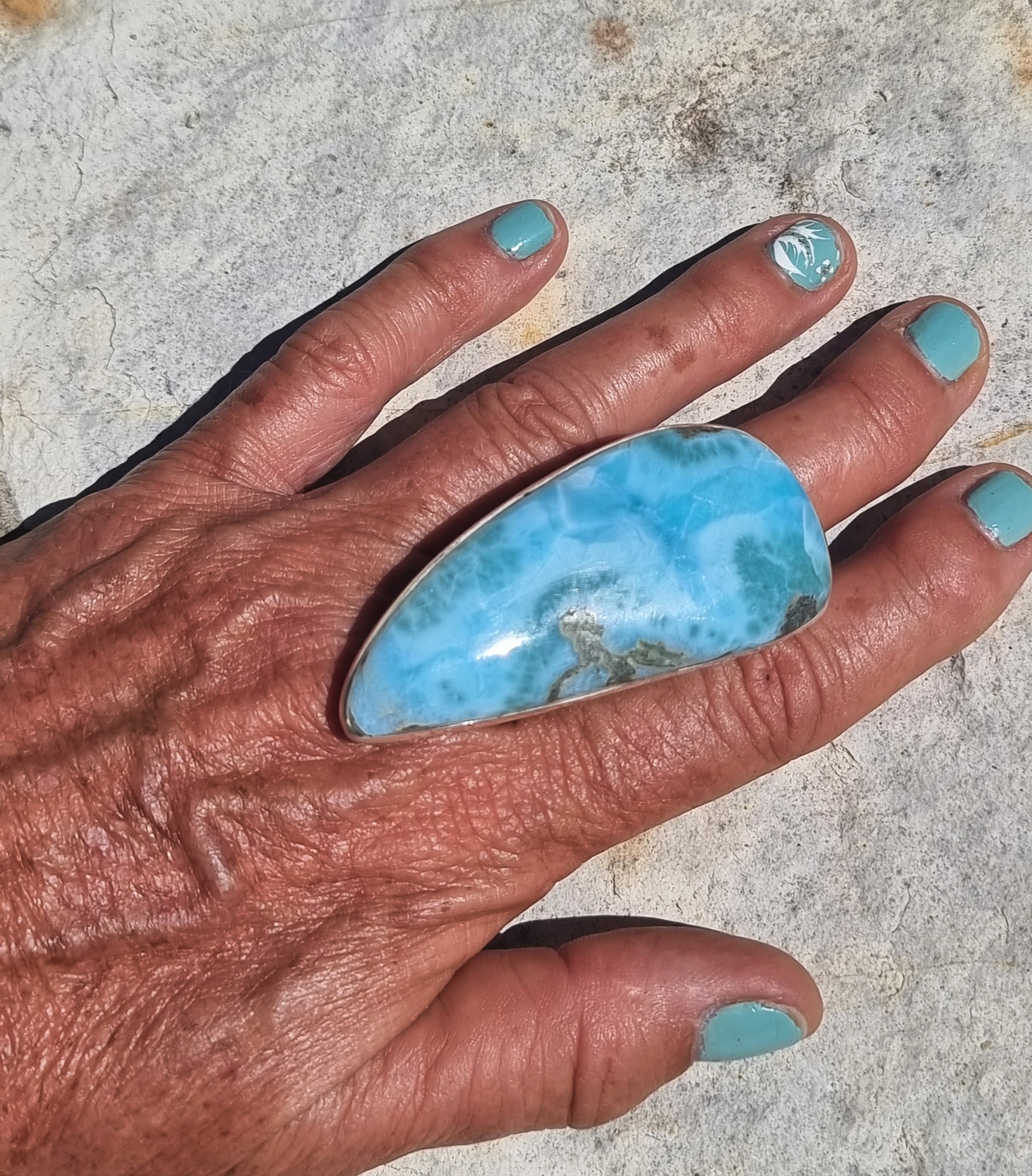 Ein absoluter Hingucker: Stylischer Larimar-Ring