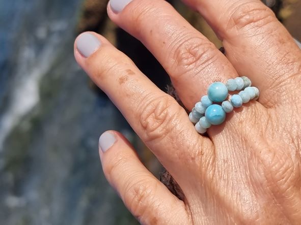 Neu:  Larimar-Ring , facettiert, elastisch und mit kleiner Kugel 