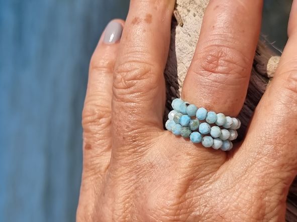 WOW: Larimar-Ring , facettiert und elastisch