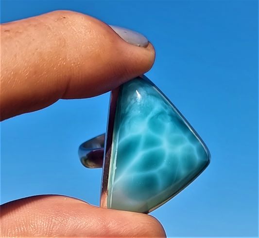 Dreieckförmiger Larimar-Ring mit besonderem Schliff -VERKAUFT-