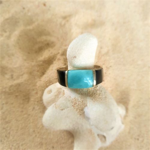 Nicht nur Männer lieben ihn: Larimar-Ring mit Gagat  