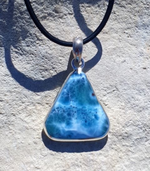 Larimar Anhänger, dreieckige Form, beidseitig tragbar -VERKAUFT-
