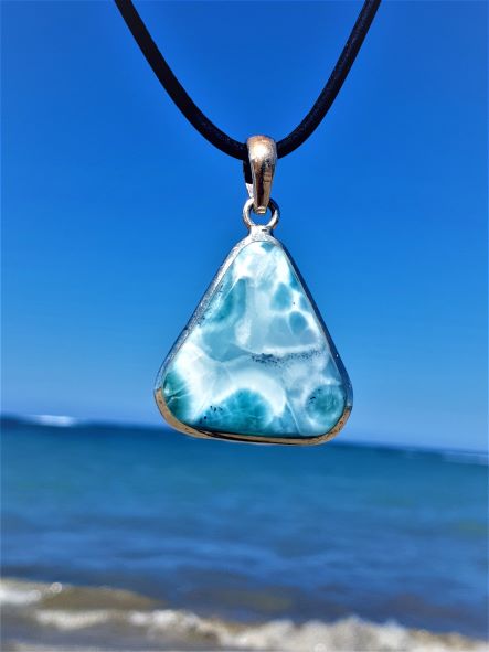 Larimar Anhänger, dreieckige Form, beidseitig tragbar -VERKAUFT-