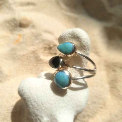 Larimar-Ring kombiniert mit fossilem Holz (Gagat)