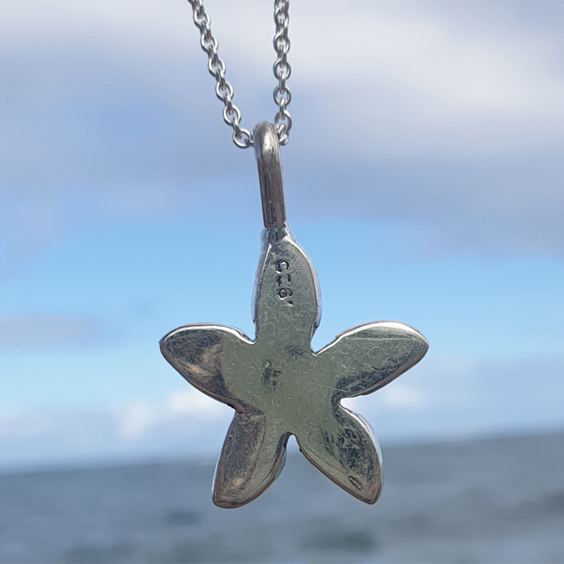 Larimar als Blumenmotiv