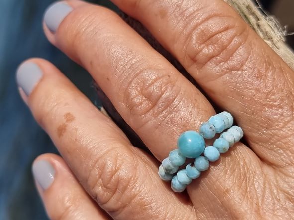 Neu:  Larimar-Ring , facettiert, elastisch und mit kleiner Kugel 
