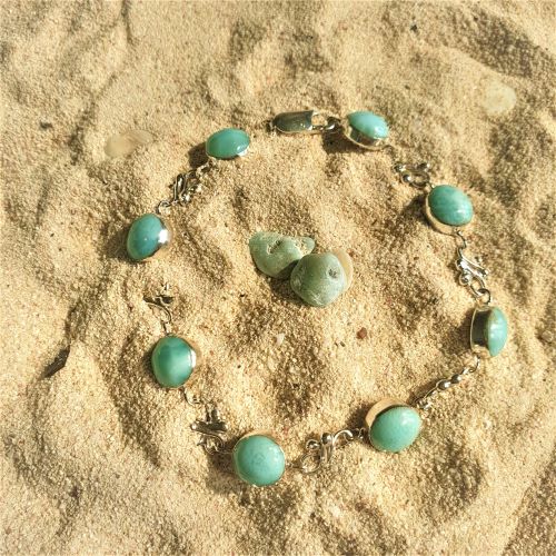 Feines Larimar-Armband mit blumigen Silberelementen