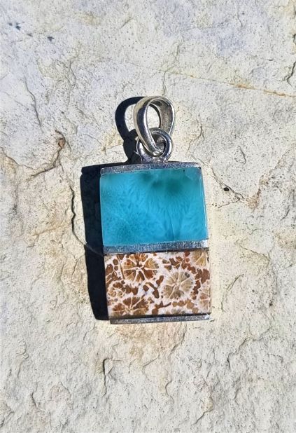 Larimar mit Fossil-VERKAUFT-verfügbar mit Muschel rosa/Gagat schwarz/Bernstein 