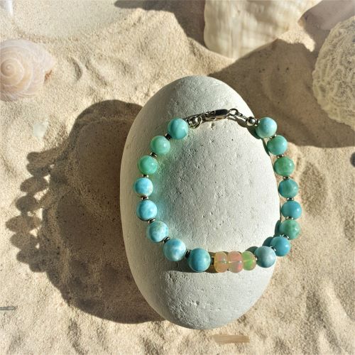 Larimar-Kugelarmband mit 3 leuchtenden Opalen - VERKAUFT -
