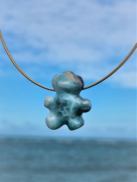 Larimar-Bär...aus einem Stück geschliffen