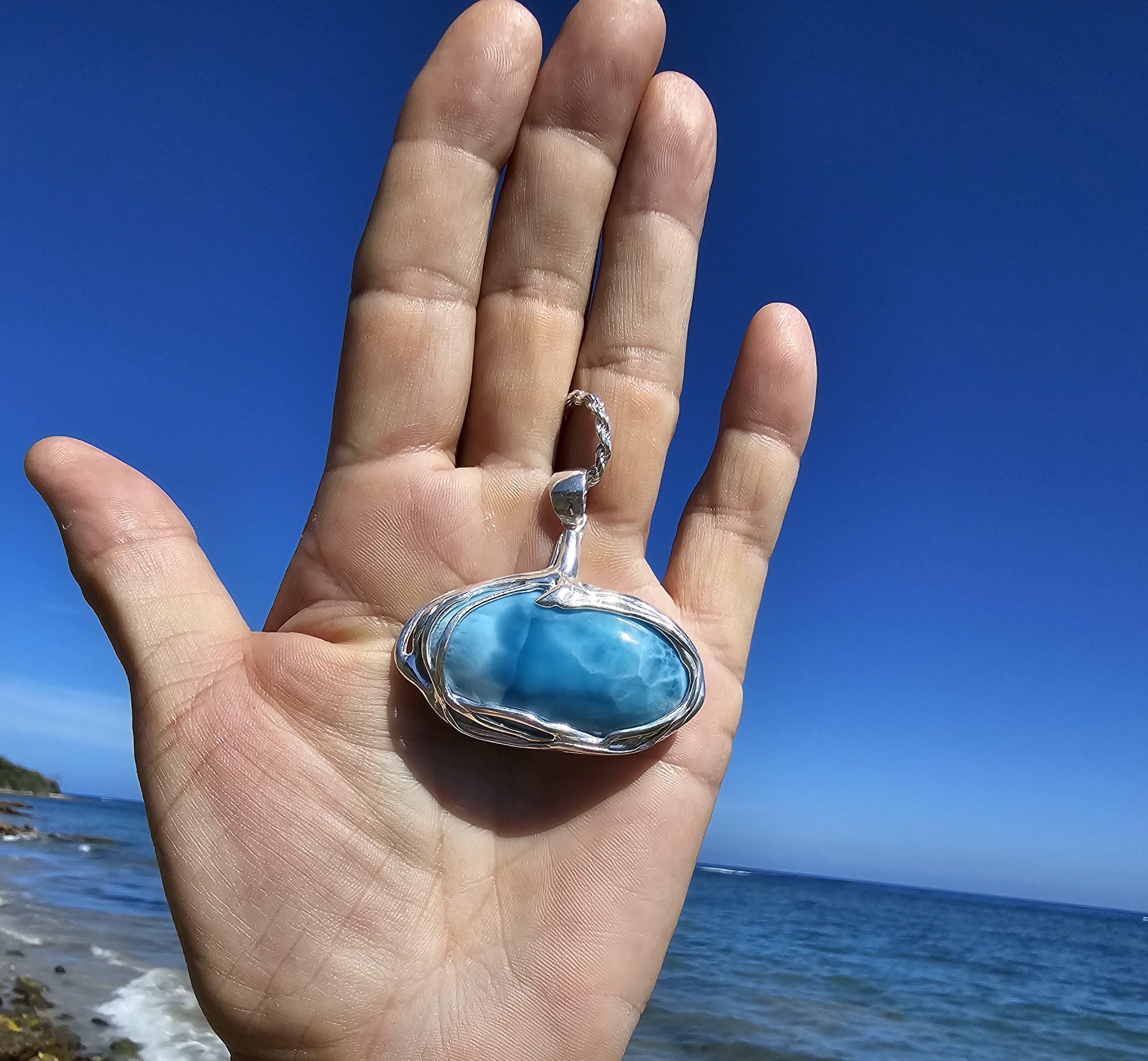 Larimar Anhänger oval  in AAA Qualität mit raffinierter Silbereinfassung -VERKAUFT-