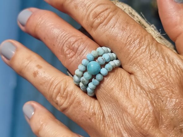 Neu:  Larimar-Ring , facettiert, elastisch und mit kleiner Kugel 