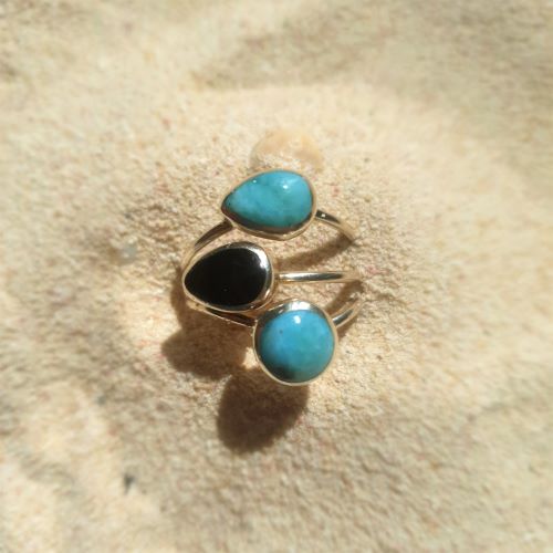 Larimar-Ring kombiniert mit fossilem Holz (Gagat)