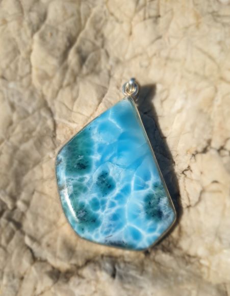 Großer beidseitig tragbarer Larimar Anhänger      